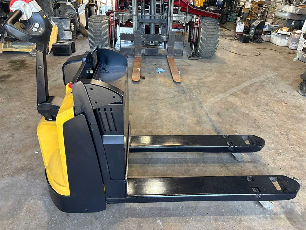 2000 JLG Electric Walkie Pallet Jack 4500 LB
